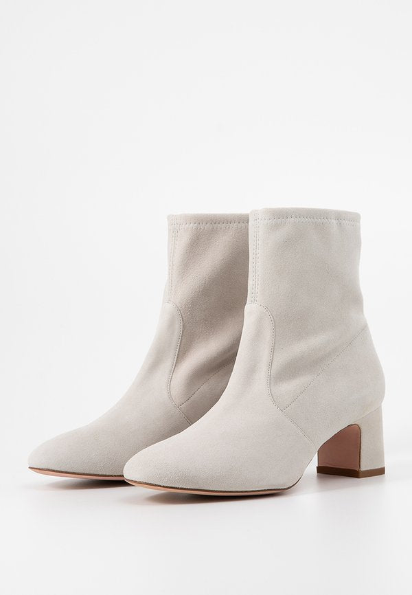 Stuart Weitzman NIKI 60