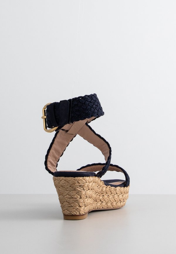 Stuart Weitzman ALEXLO