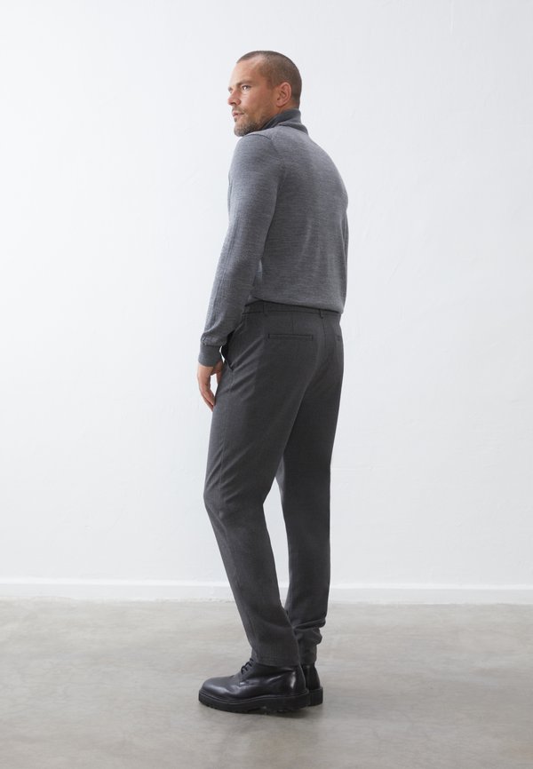 Pier One by Zalando