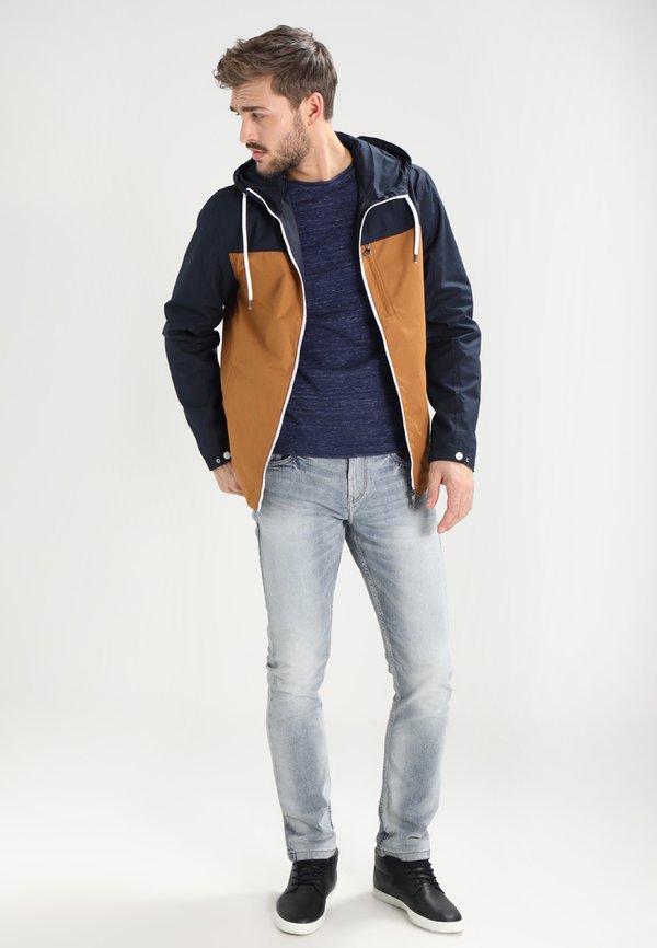 Pier One by Zalando