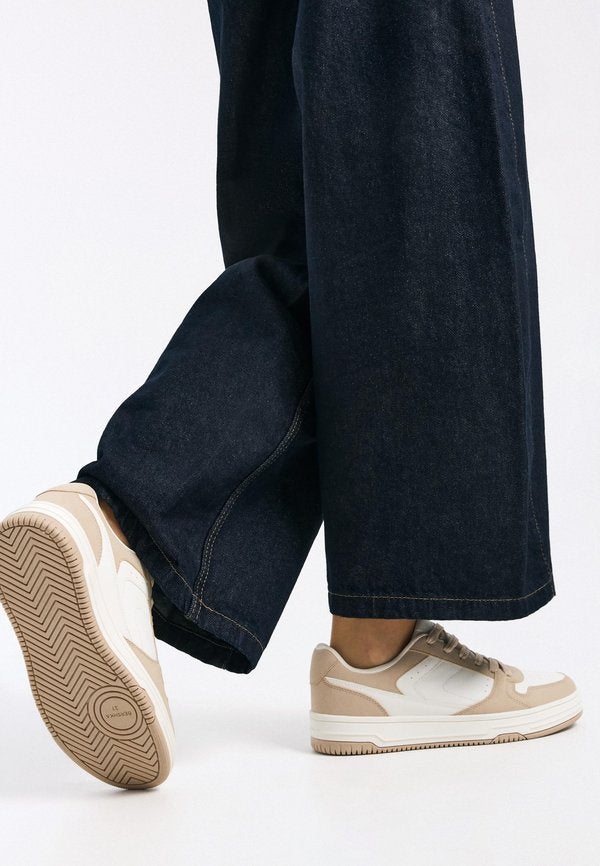 Bershka Trainers - white