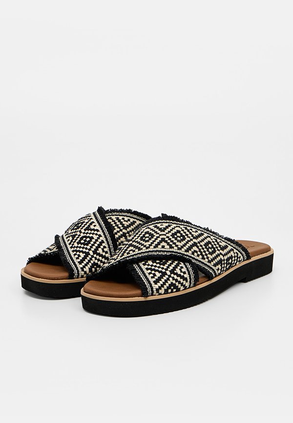 TOMS MAE