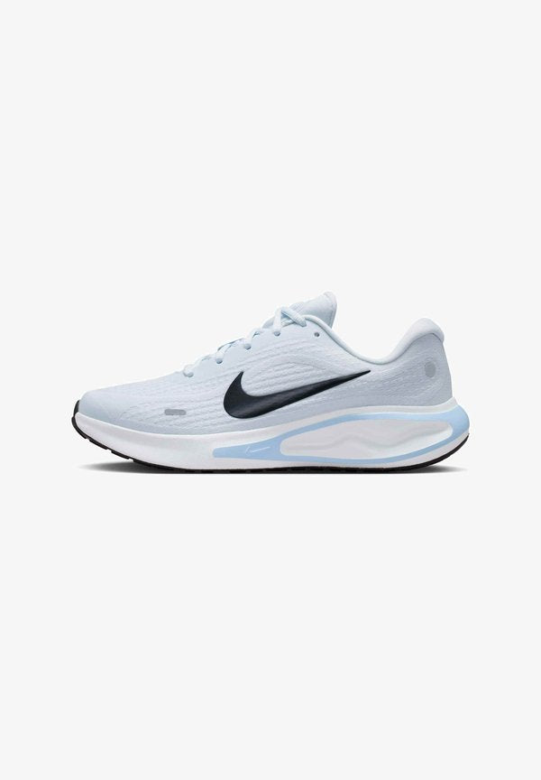 Nike Performance W NIKE JOURNEY RUN - Road running shoes - football grey white aluminium anthracite