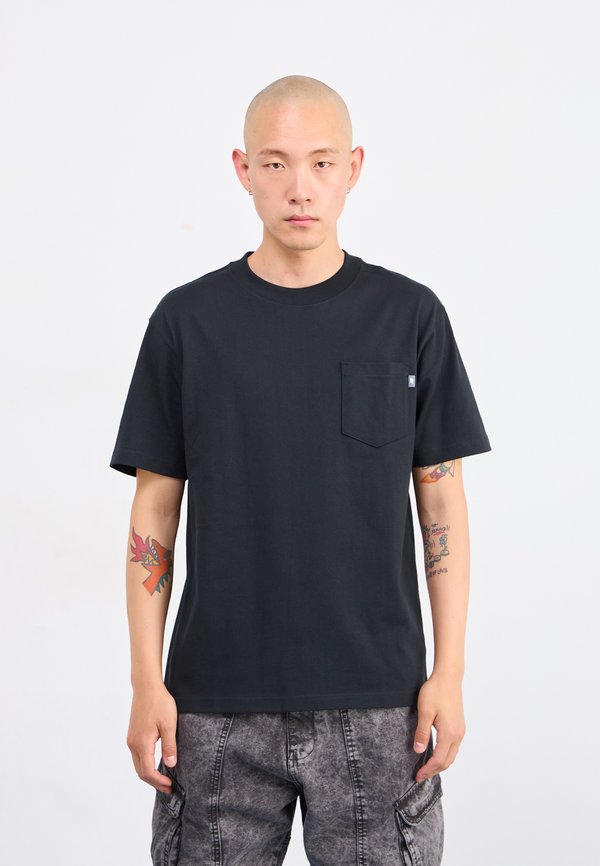 New Balance ATHLETICS POCKET - Basic T-shirt - black