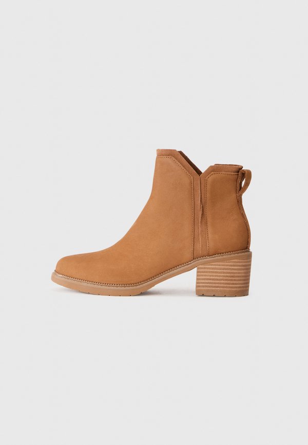 TOMS HAILEY