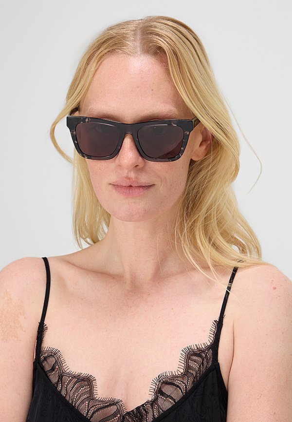 DKNY