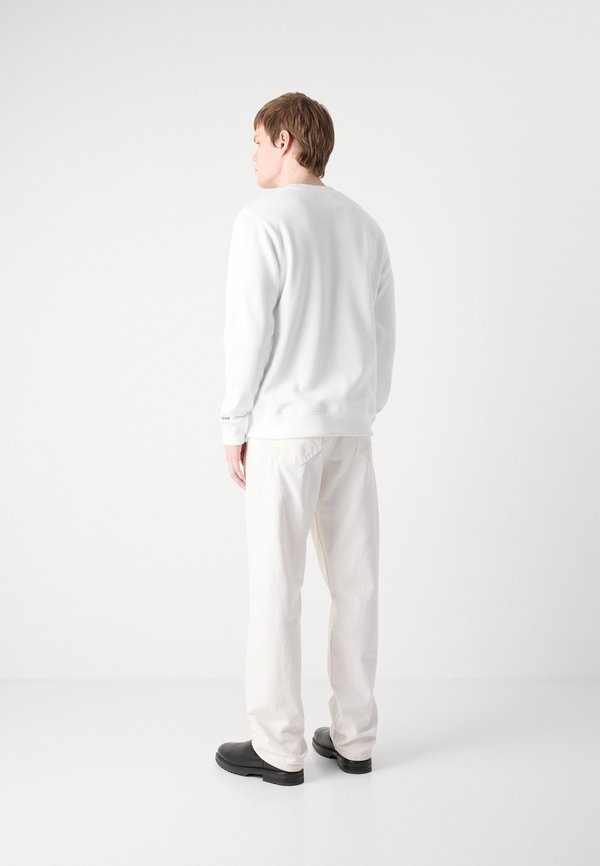 Calvin Klein Jeans ESSENTIAL