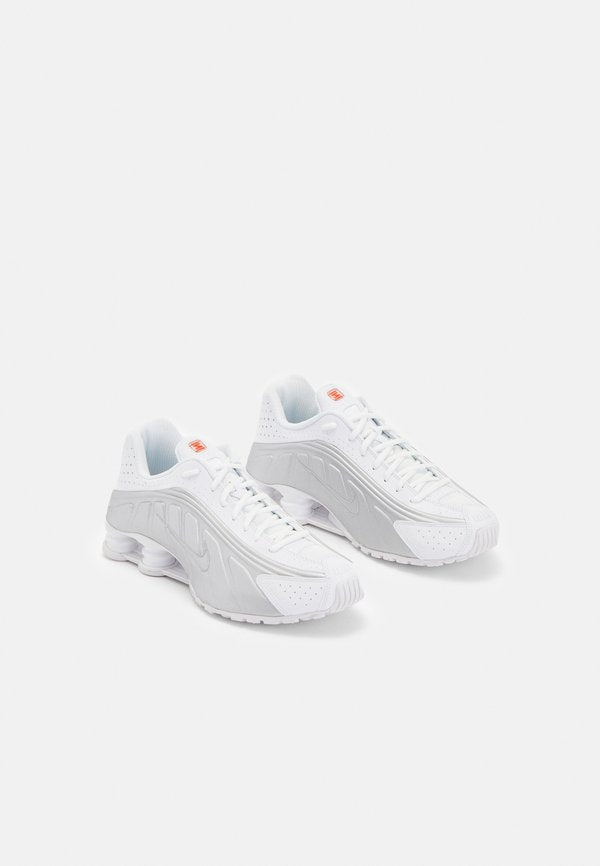 Nike Sportswear SHOX R4 - Trainers - white/silver-coloured/orange