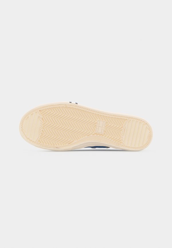 Tommy Jeans ARCHIVE FLAG STRIPE WASHED DENIM TRAINERS