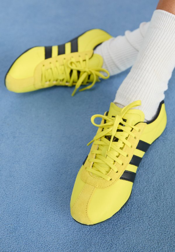 adidas Originals TOKYO W - Trainers - pure sulfur/dark brown/gold metallic