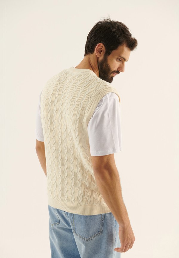 Pier One by Zalando