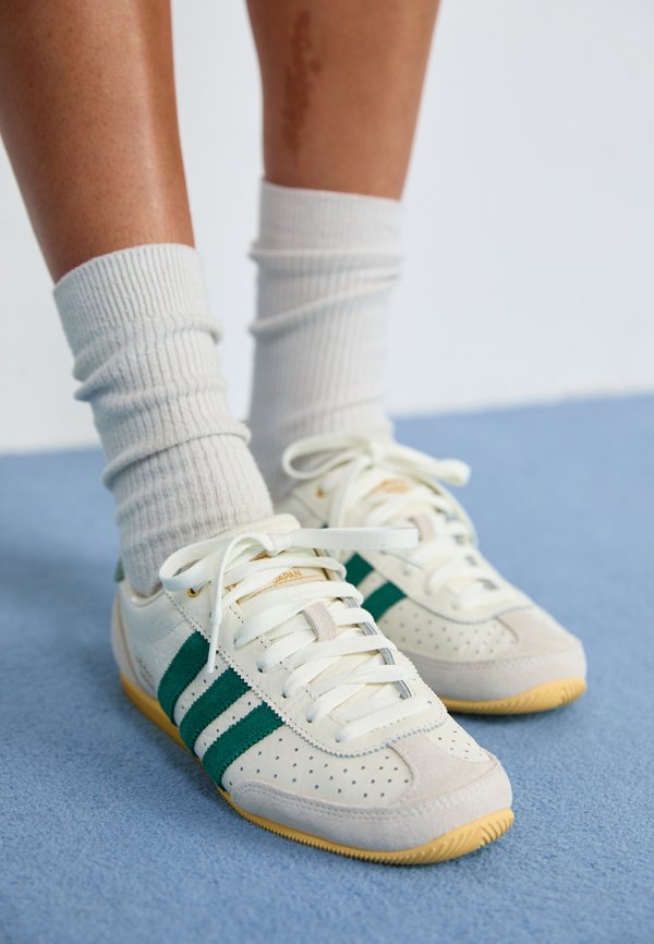 adidas Originals JAPAN W - Trainers - off white/collegiate green/orange tint