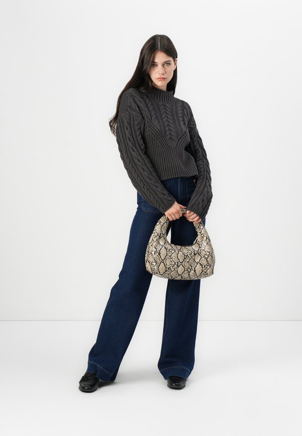 Noisy May Cable knit