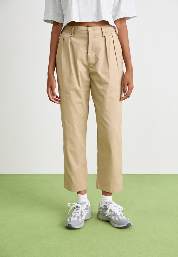 New Balance BOYLSTON TAPERED PANT