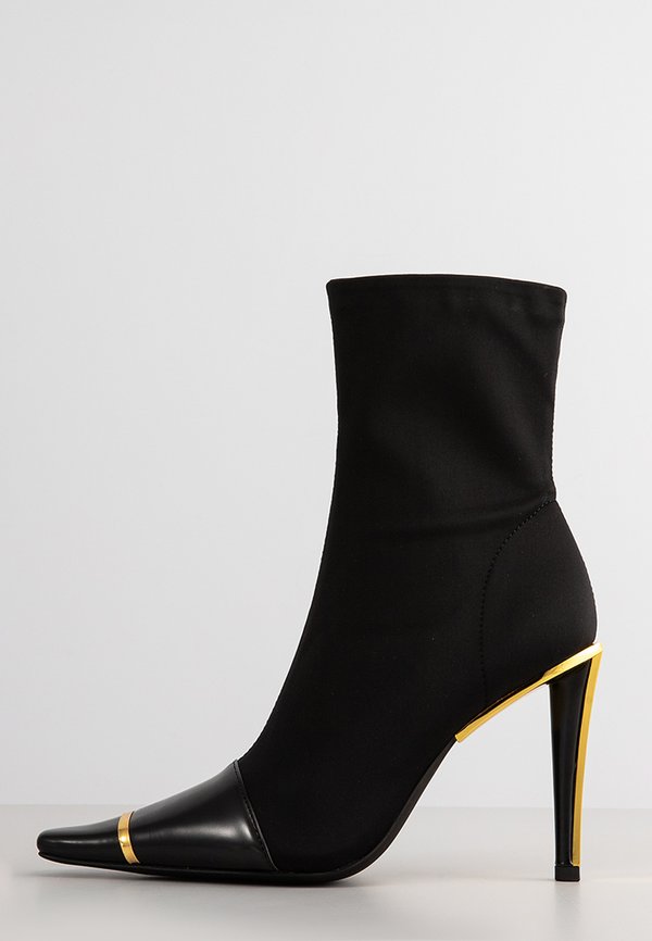 Jeffrey Campbell CLOCKWISE