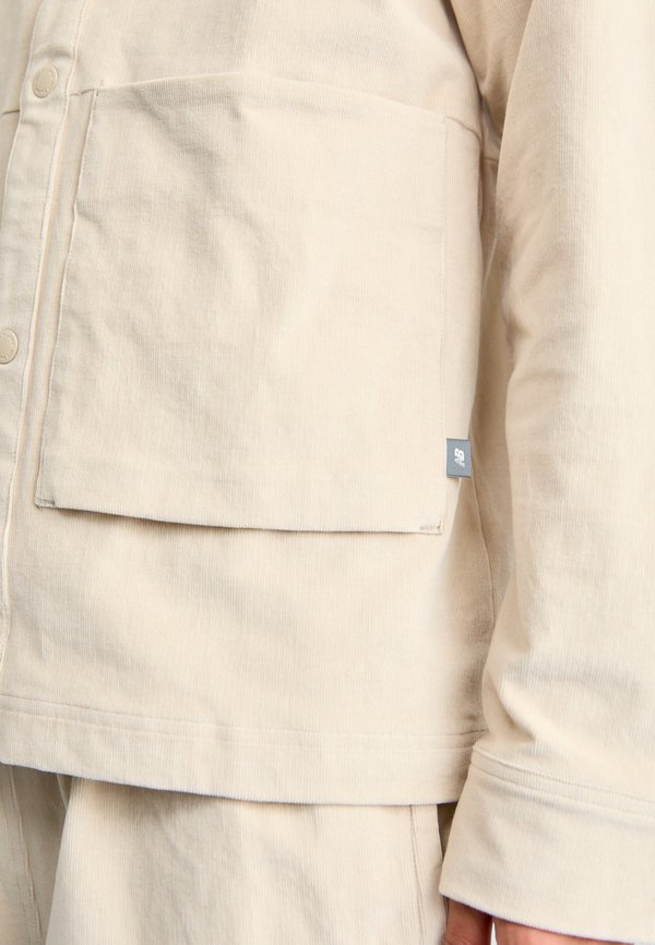 New Balance OVERSHIRT