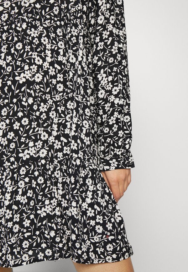 Vero Moda Petite VMCAITLYNN DRESS