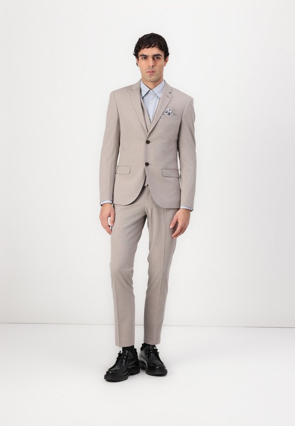 Isaac Dewhirst THE FASHION NOTCH SLIM SUIT