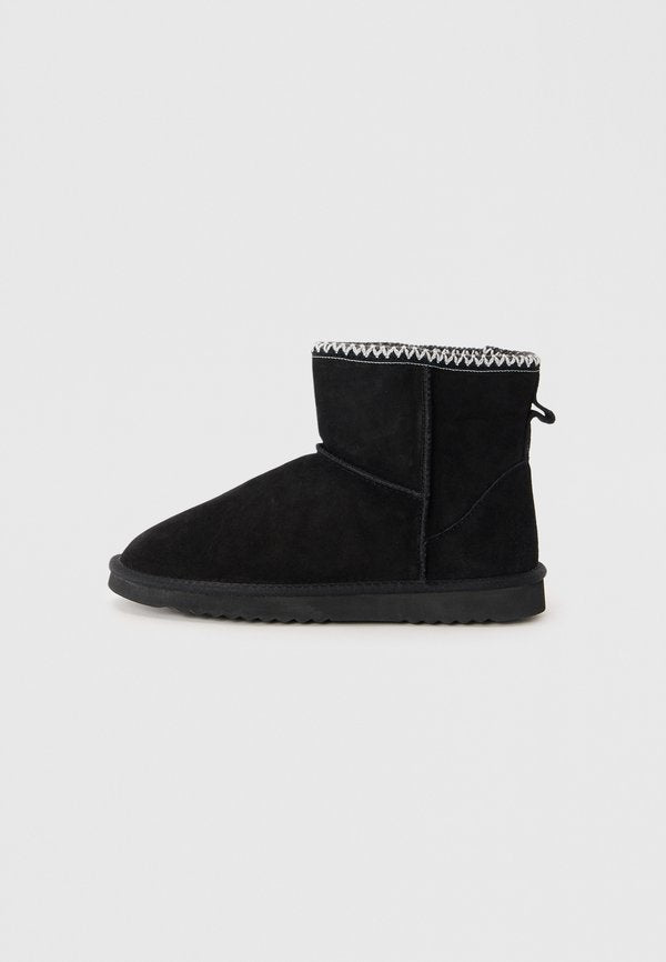 Pier One by Zalando