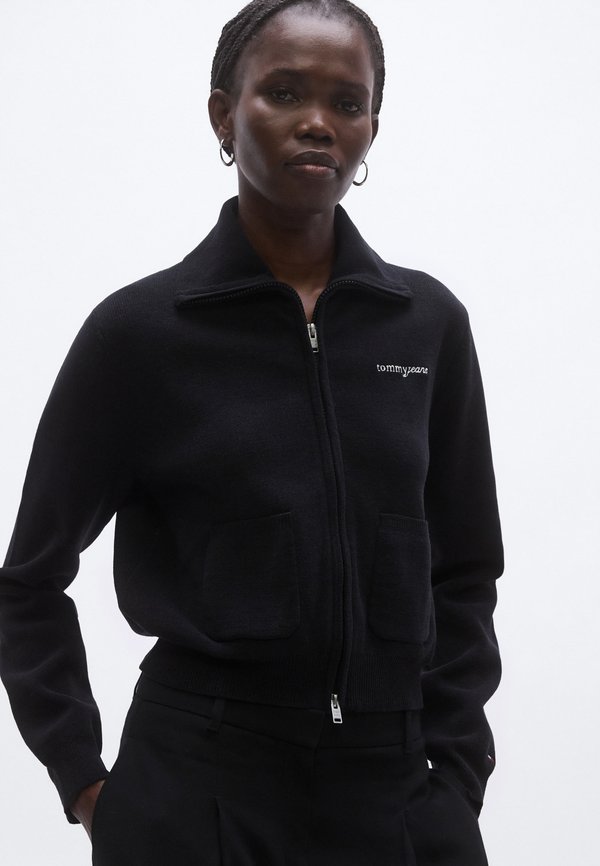 Tommy Jeans STITCH LOGO COLLARED ZIP-THRU CARDIGAN