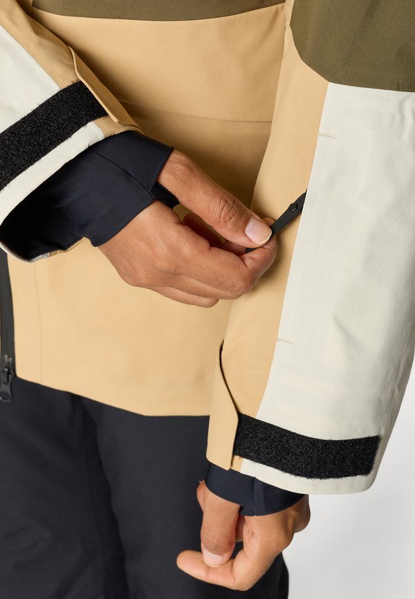 Peak Performance GRAVITY GORE-TEX JACKET