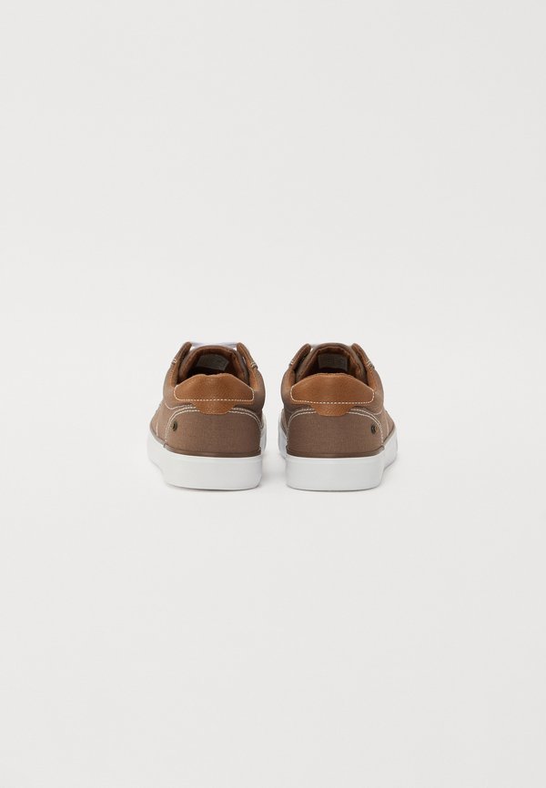 Pier One by Zalando
