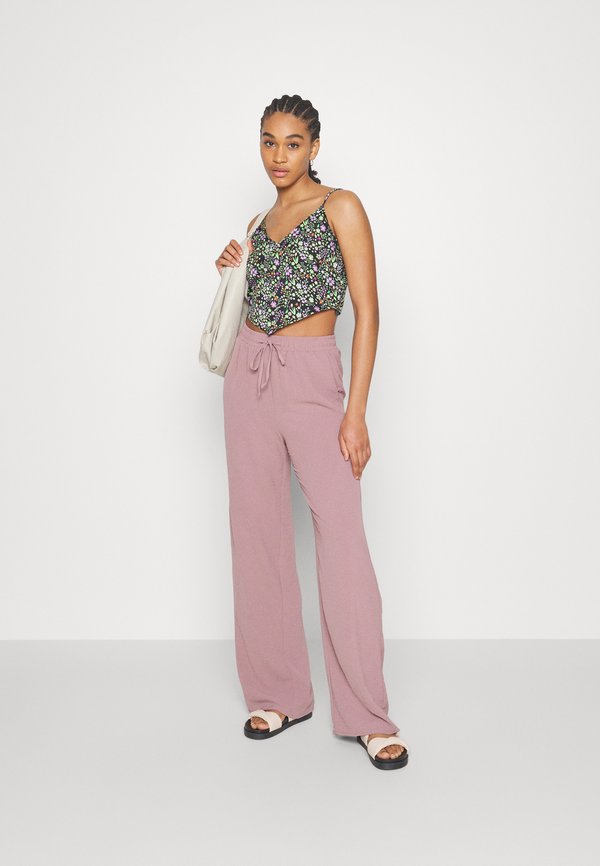 Noisy May SINGLET CROP