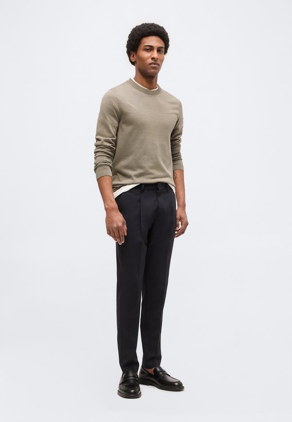 Marc O'Polo MOP X DFB TRAVEL COLLECTION CREW NECK WITH RELAXED SHOULDERS