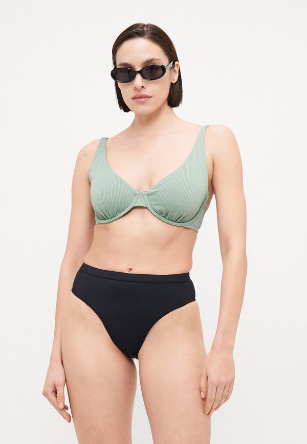 Hollister Co. Curvy High Apex Ribbed Underwire Bikini Top