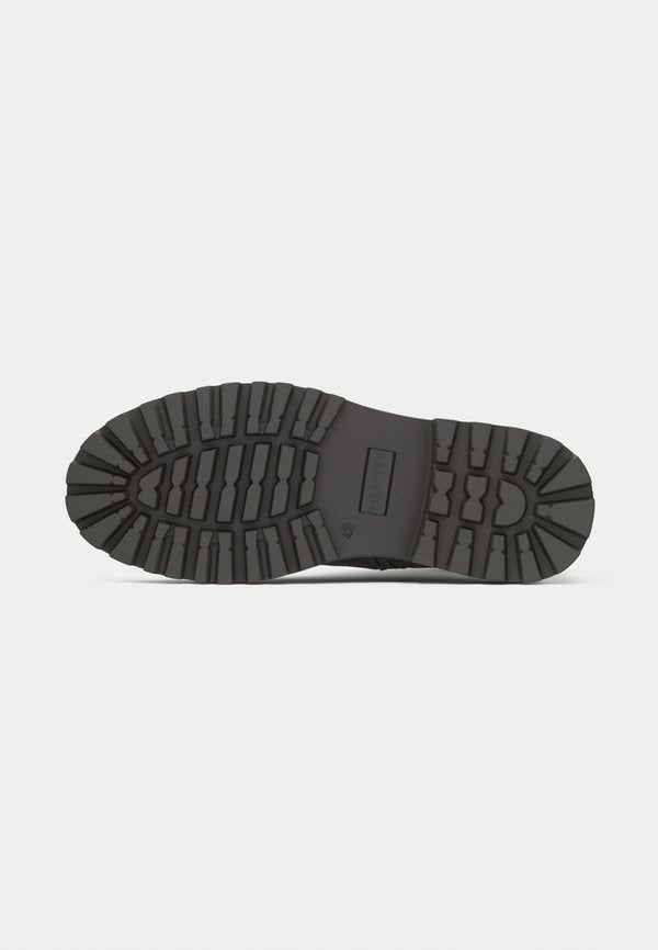 Pier One by Zalando