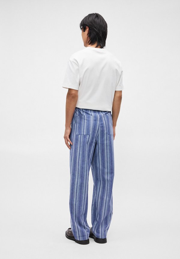 Scotch & Soda OLIVER PLEATED RELAXED STRAIGHT FIT