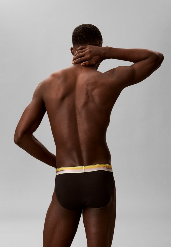 Calvin Klein Underwear HIP BRIEF PRIDE COTTON