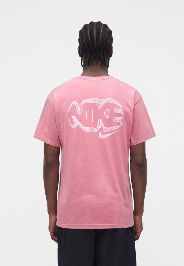 Nike Sportswear TEE UNISEX - Print T-shirt - desert berry