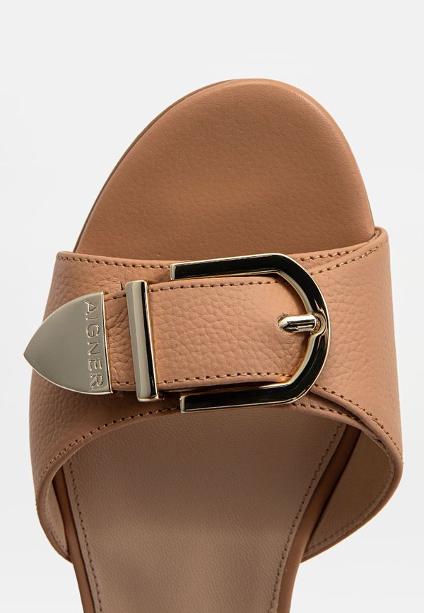 AIGNER ARIELLE