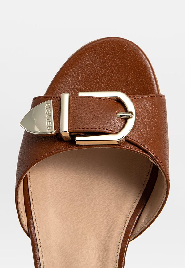AIGNER ARIELLE