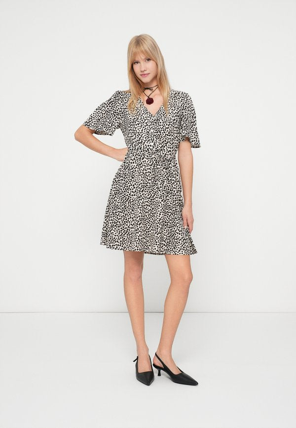 VILA VIGRACE V-NECK S/S SHORT DRESS - NOOS