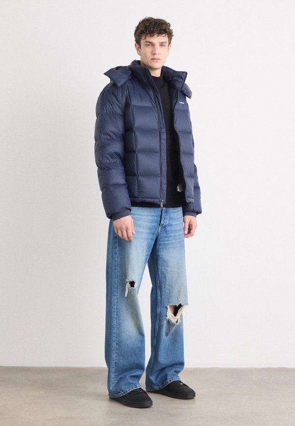 Calvin Klein DETACHABLE HOOD