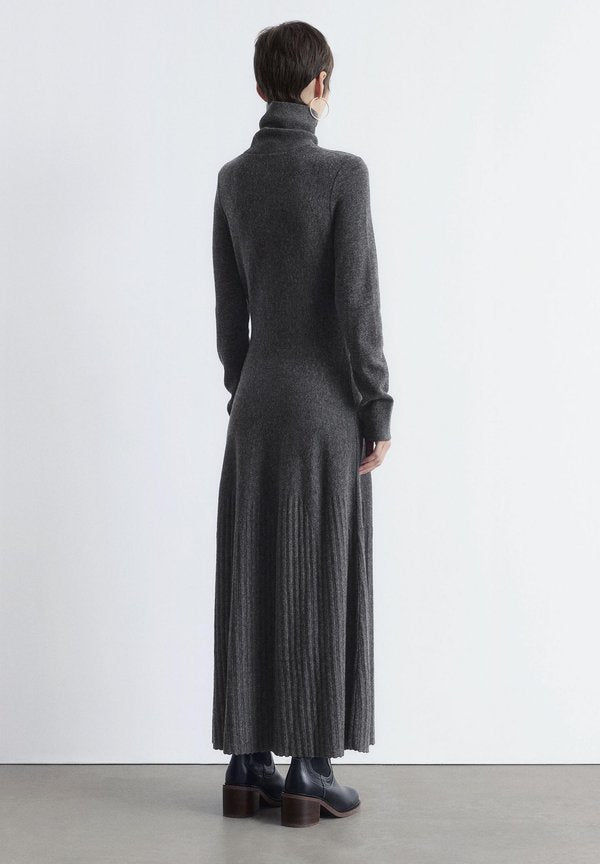 & OTHER STORIES TURTLENECK