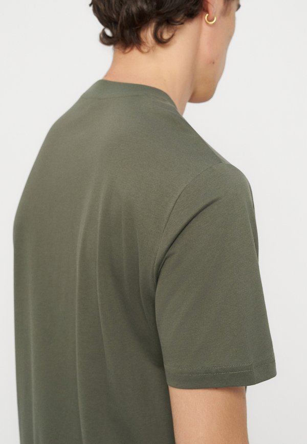 EA7 Emporio Armani