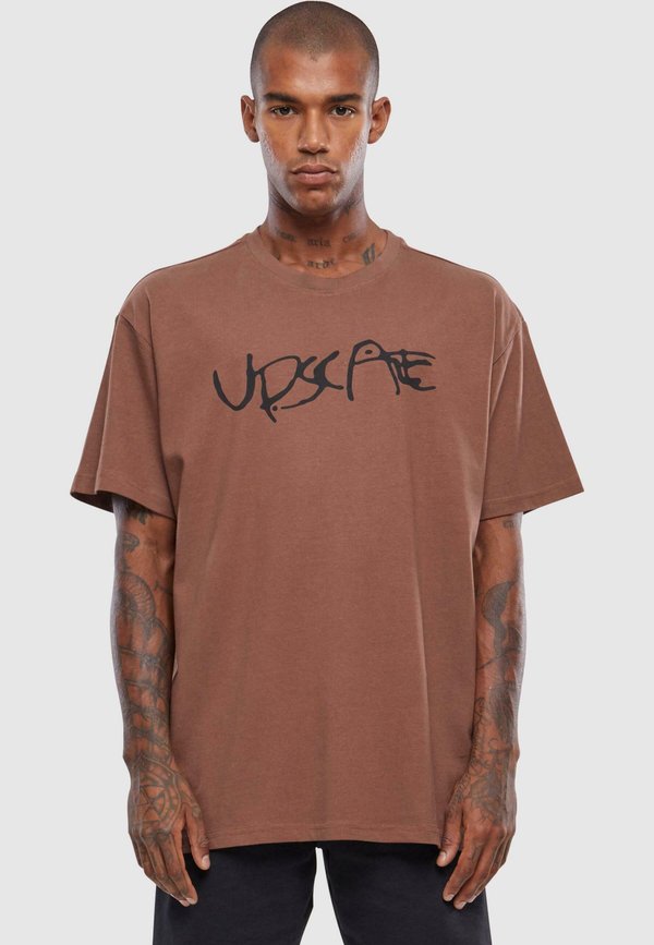 Upscale by Mister Tee GIZA TEE
