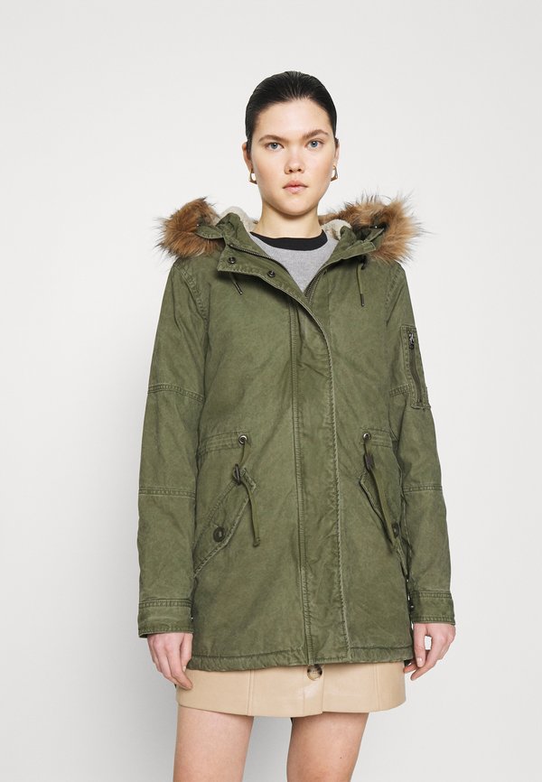 Superdry & Co FIELD