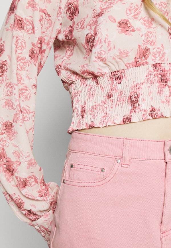 NA-KD SMOCKED WAIST BLOUSE