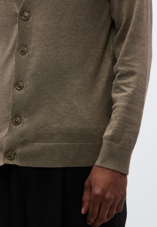 Lindbergh V NECK BUTTON CARDIGAN