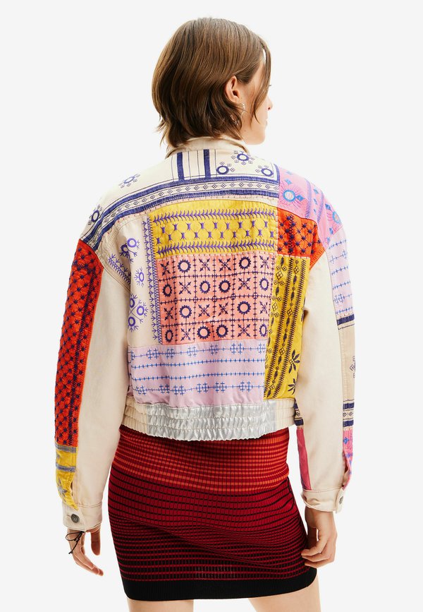 Desigual SHORT EMBROIDERED