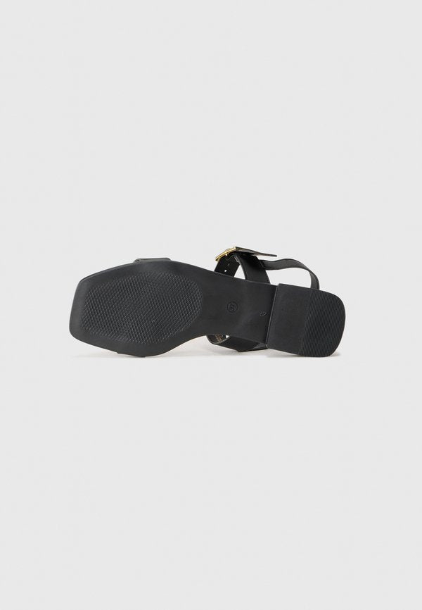 Steve Madden SANIBELLA
