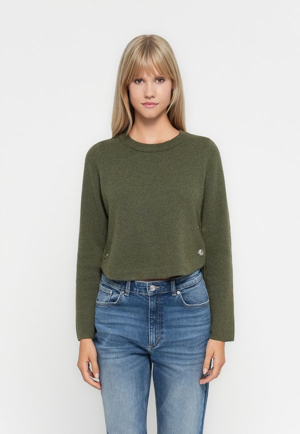 ONLY ONLRAMONE BUTTON DETAIL O NECK