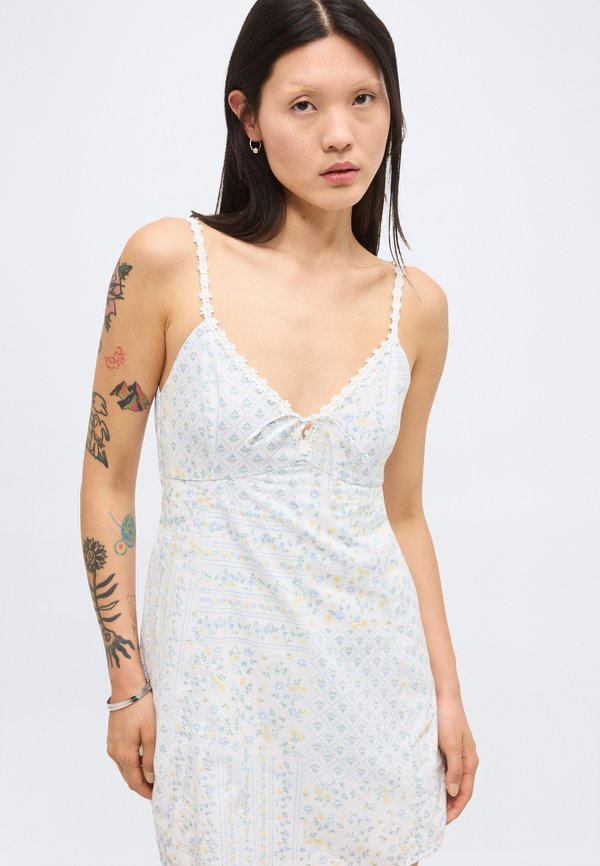 Hollister Co. BARE TRIM BUTTON THRU MINI