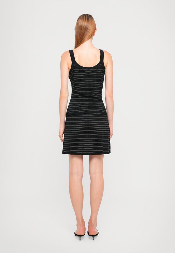 Theory CONTRAST TANK
