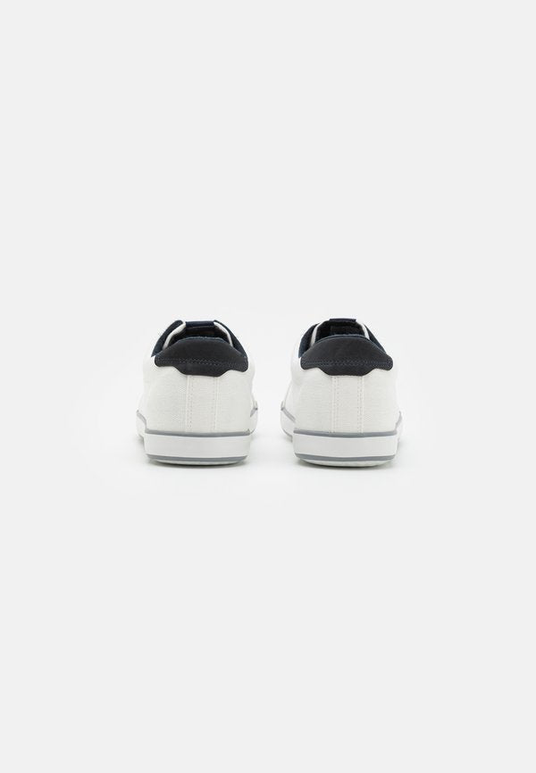 Pier One by Zalando