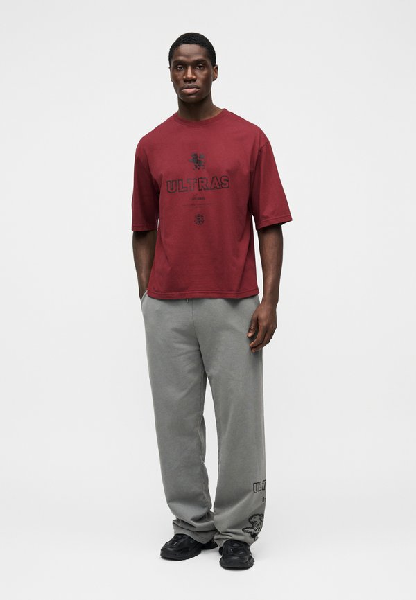 Han Kjøbenhavn ULTRAS OVERSIZED TEE